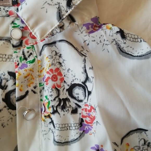 Skull and floral print button down - Picture 2 of 3